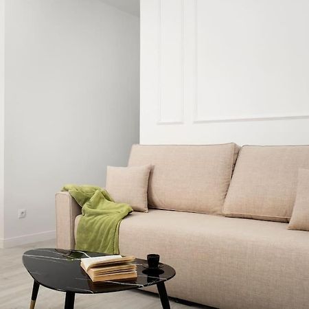 Newly Refurbished Modern 2-Bed Apartment In Heart Of ตอร์เรโมลิโนส ภายนอก รูปภาพ