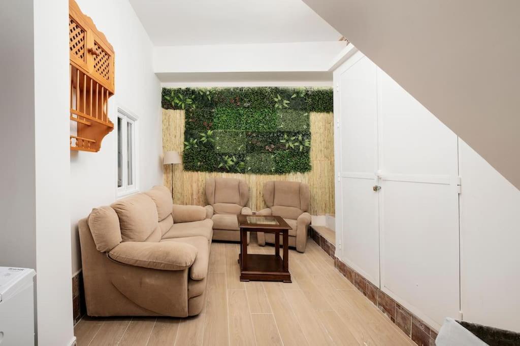 Newly Refurbished Modern 2-Bed Apartment In Heart Of ตอร์เรโมลิโนส ภายนอก รูปภาพ